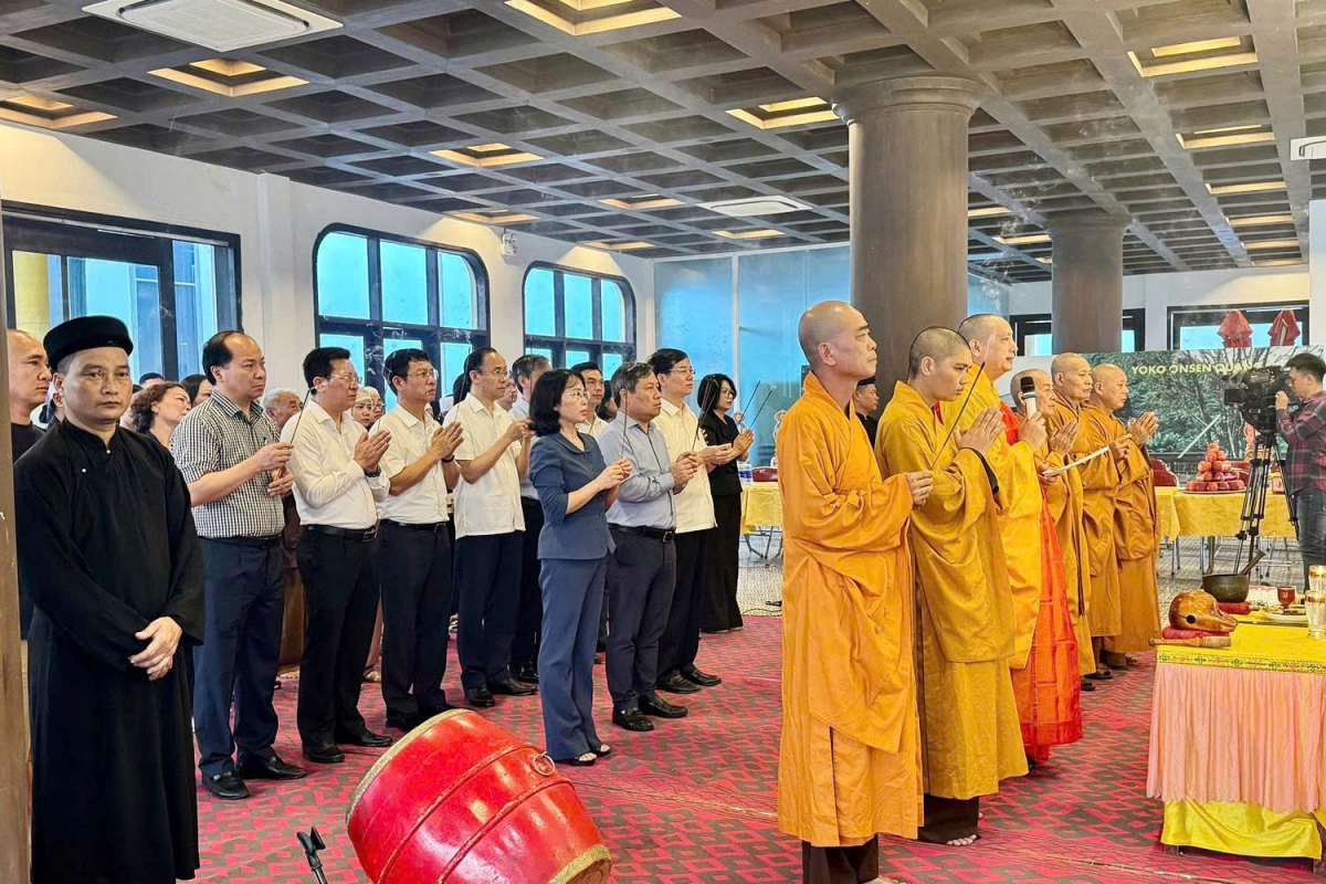 Grand requiem held for 39 victims of Ha Long Bay tourist boat tragedy